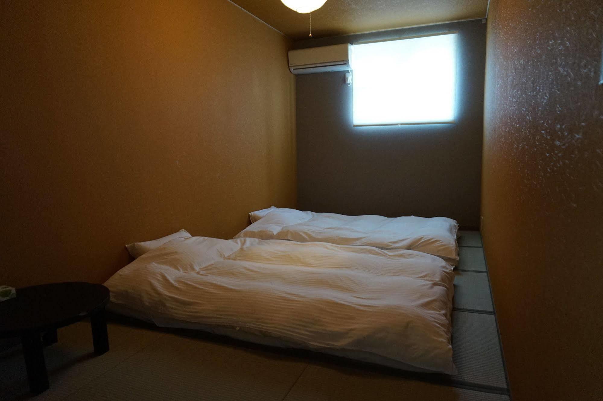 Uni Hostel Osaka Exteriör bild